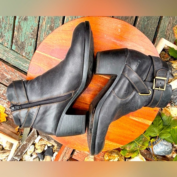 BOC size 8.5 Black Leather Ankle Boots with Buckle Strap and Block Heel - Picture 6 of 9